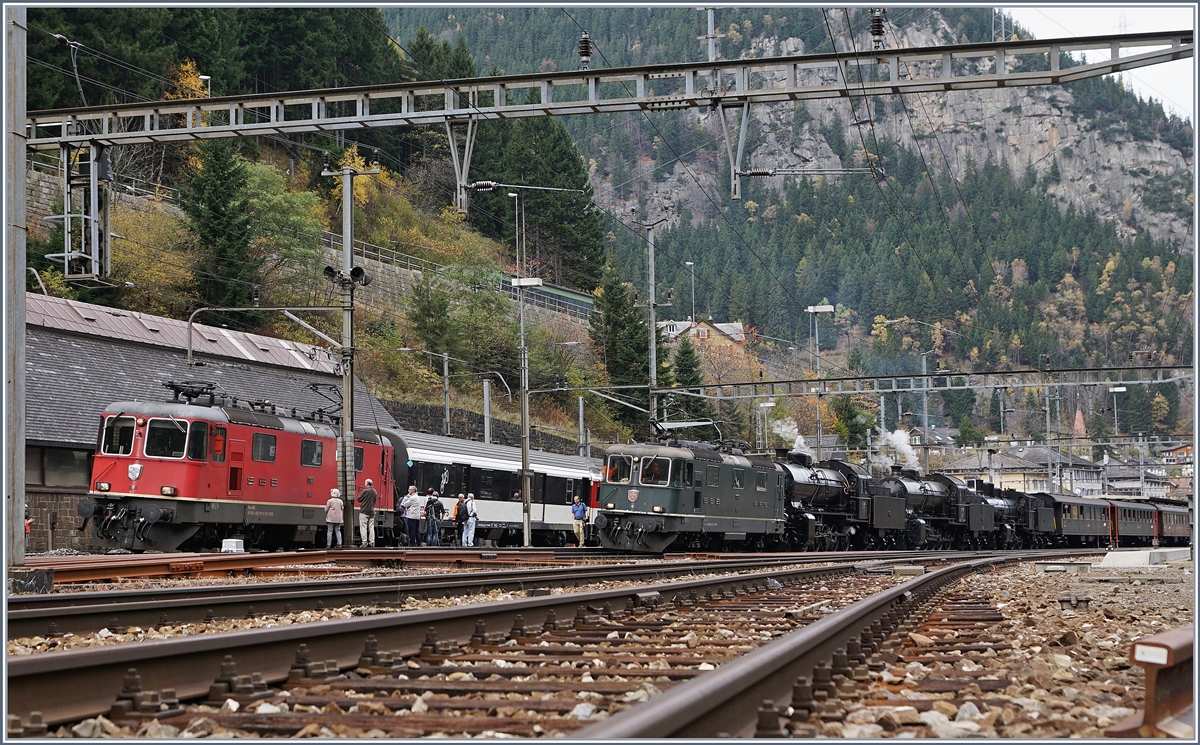 Re 4/4 II mit dem Gotthard Panorama Express und die Re 4/4 II 11161 als Vorspann für die beiden C 5/6 2978 und 2969 in Göschenen. 

21. Okt. 2017i