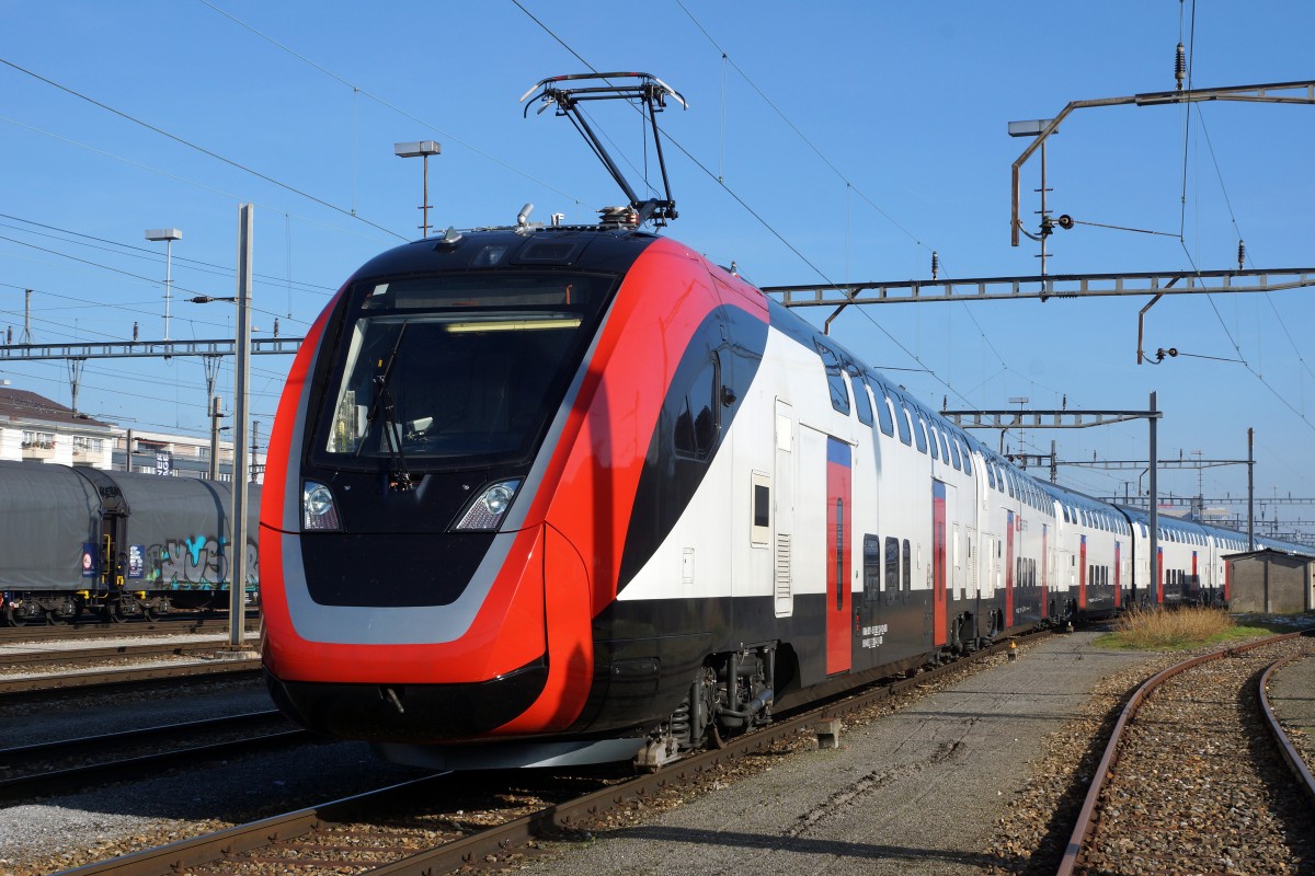 SBB: Der neue SBB-Twindexx Triebzug RABe 502203 bei einem Zwischenhalt in Solothurn HB am 25. Januar 2016.
Foto: Walter Ruetsch  
