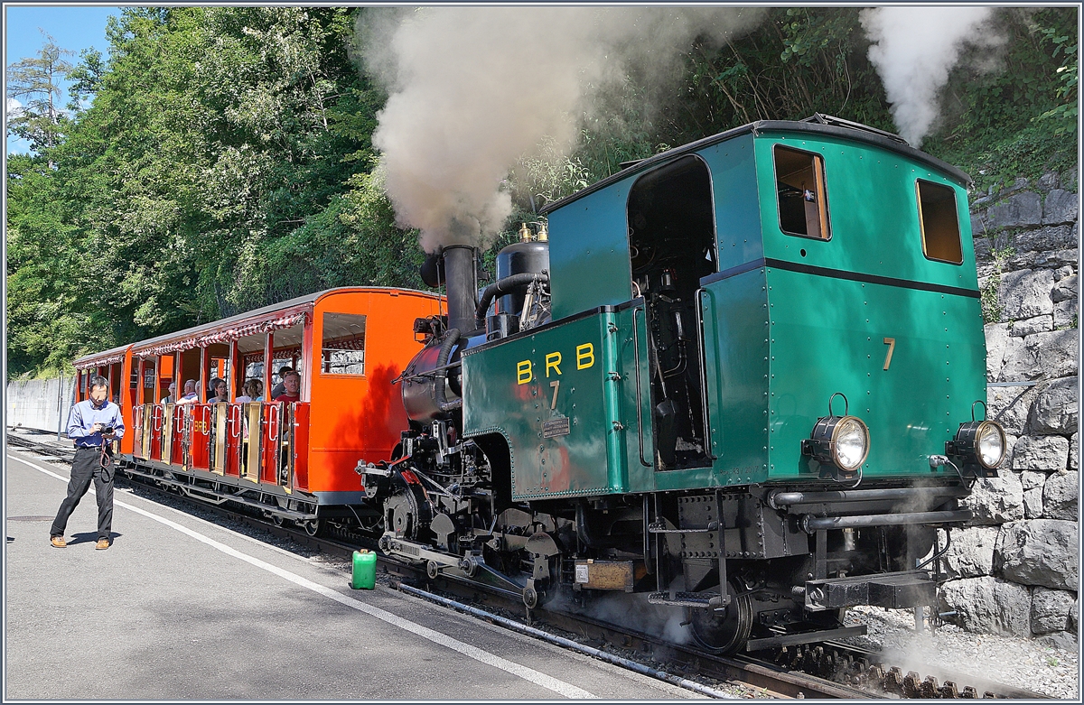 
Schweizer Dampftage Brienz 2018: Dampf, für die BRB Alltag, nur ausnahmsweise wird gedieselt. Im Bild Kohlegefeuerte BRB H 2/3 N° 7 in Brienz.
 30. Juni 2018 