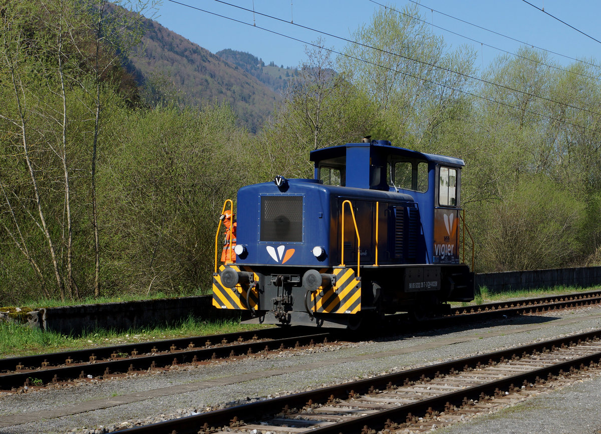 VIGIER CEMENT: Die firmeneigene CAROLE 98 85 5232 28 7-3 CH-VICEM von VIGIER CEMENT anl�sslich einer Rangierfahrt mit Cementwagen vom 19. April 2016 in Reuchenette-P�ry. 
Foto: Walter Ruetsch 