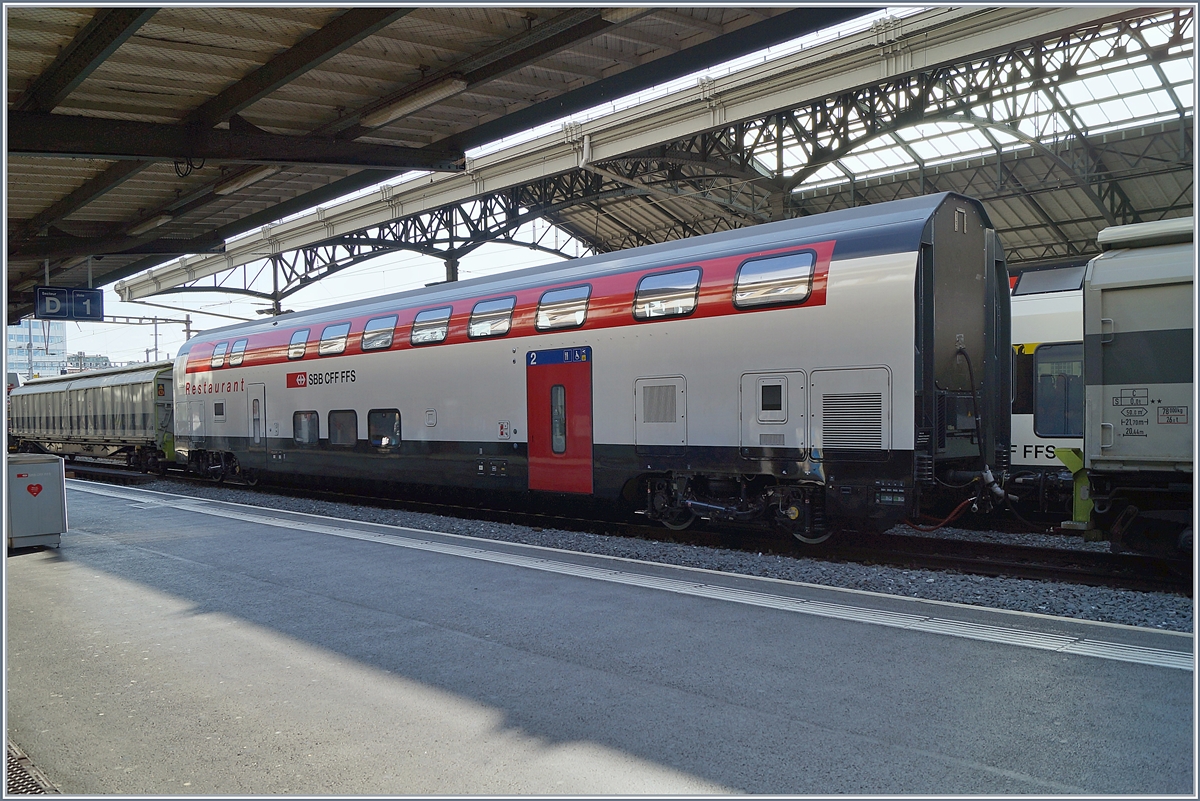 Zitat Olli:  Beim Proviant versteht der Helvetier keinen Spass, drum braucht es gleich zwei Restaurantwagen... ;-) 
oder, zumindest die entsprechenden Versorgungswagen…

Ein Twindexx Speisewagen in Lausanne. 


25. Okt. 2019