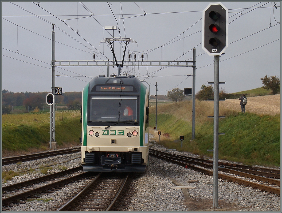 Zur Feier  120 BAM MBC  wurde der Neuen Be 4/4 31 + Be 4/4 32 vorgestellt, hier beim Manöver in Apples. 24. Okt. 2015