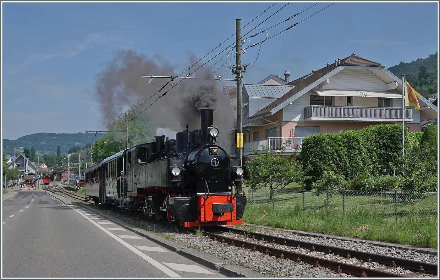 Die SEG G 2x 2/2 105 der Blonay Chamby Bahn hat mir dem Morgendampzug Blonay verlassen und dampft nun Chaulin entgegen. 

15. Juni 2025 