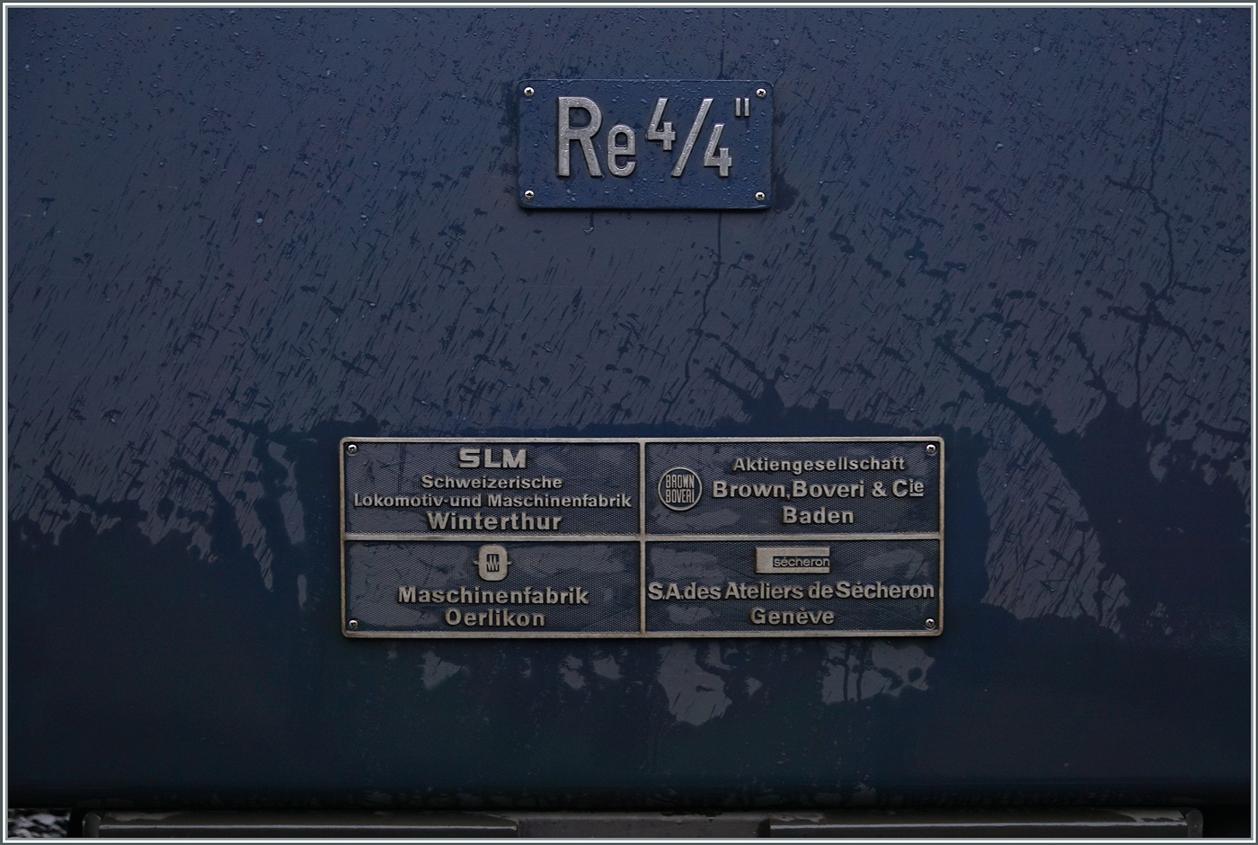 Fabrickschild der IRSI/IGE  Rheingold  Re 4/4 II 11387 (Re 421 387-2). 

22. Fab. 2024

