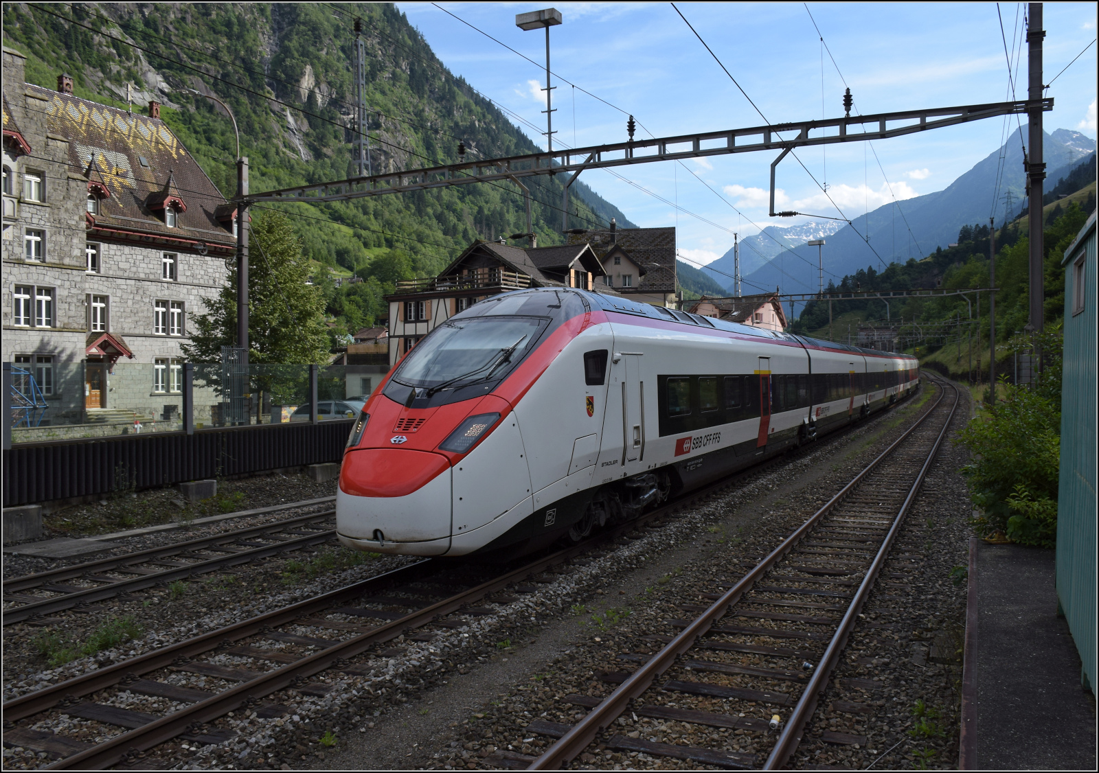 RABe 501 014 'Kanton Bern' und RABe 501 012 'Kanton Solothurn' in Gurtnellen. Juli 2024.