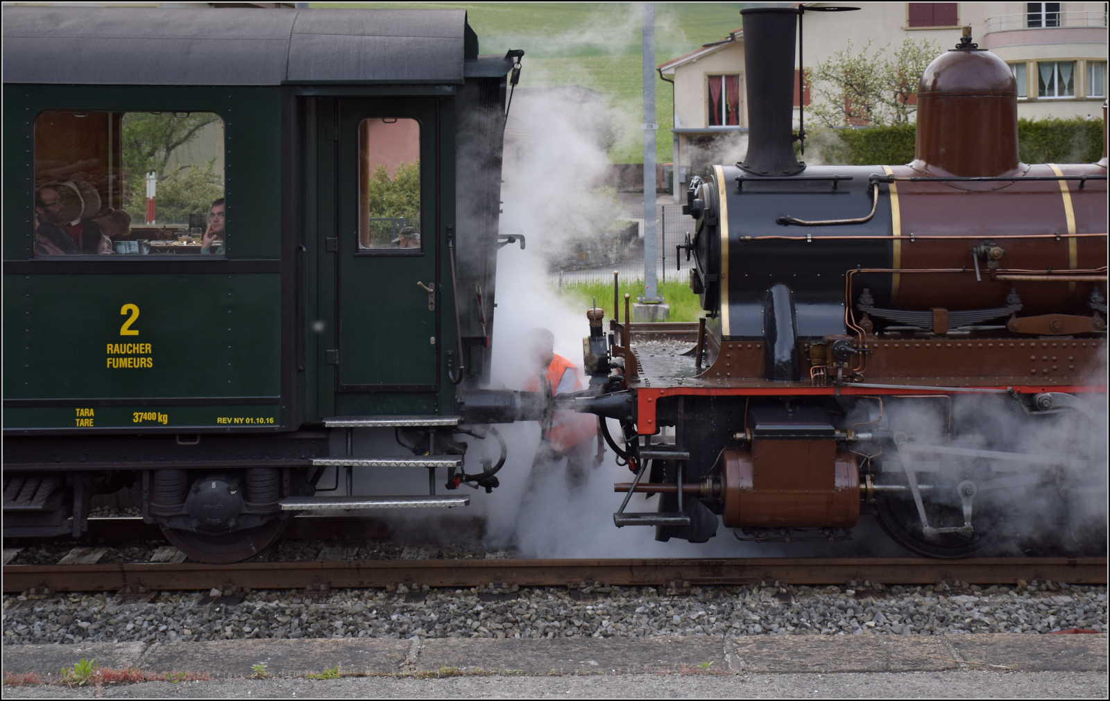 Train du Terroir.

Ob er den Kupplungshaken von E 3/3 5811 noch findet? Travers, Mai 2024.