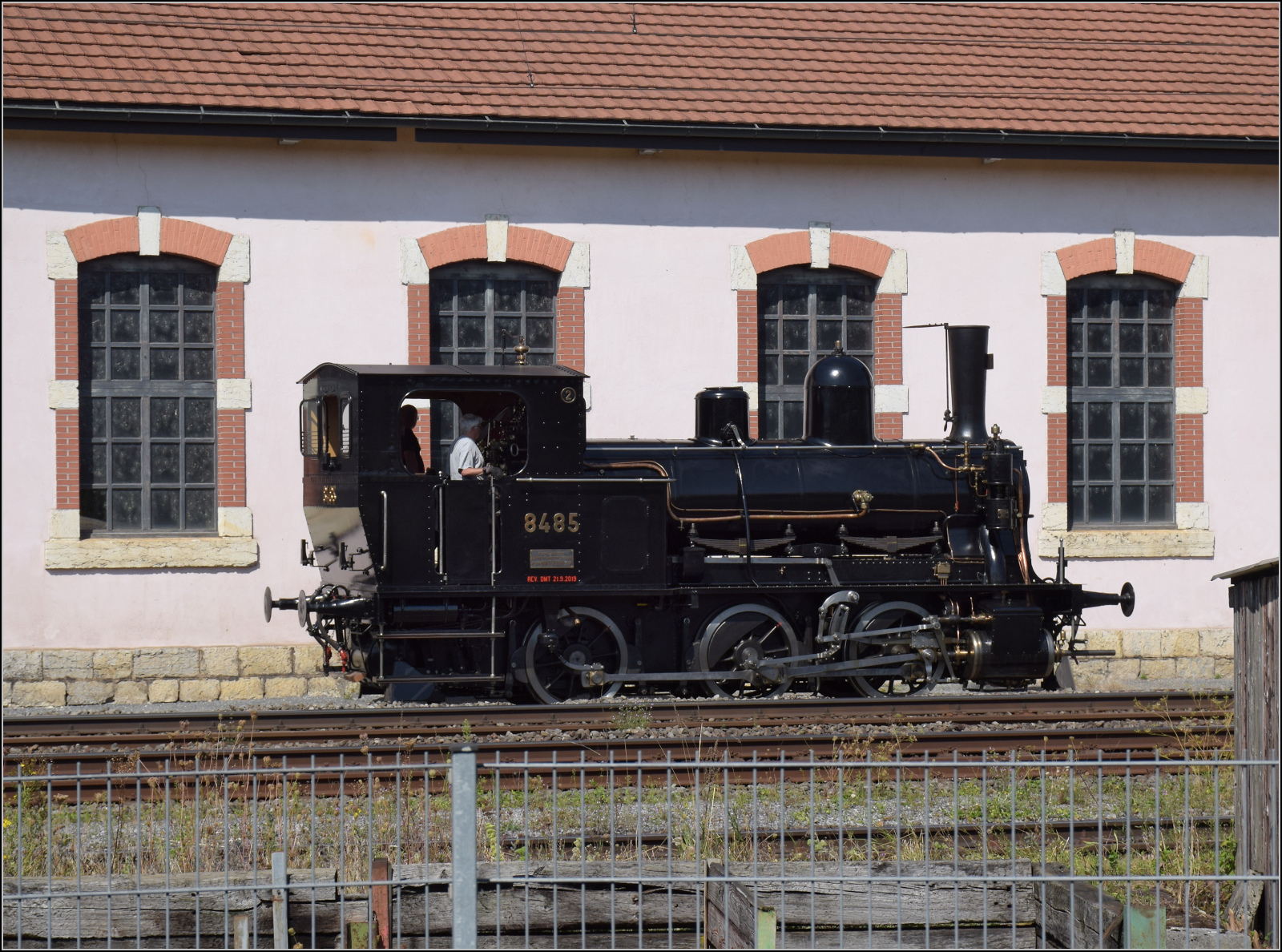 Weil das offensichtlich frisch revidierte Tigerlis E 3/3 8485 so sch�n ist, gab es noch ein paar Runden auf dem Laufsteg, pardon in dem Falle ist wohl Catwalk die passendere Bezeichnung. August 2024.