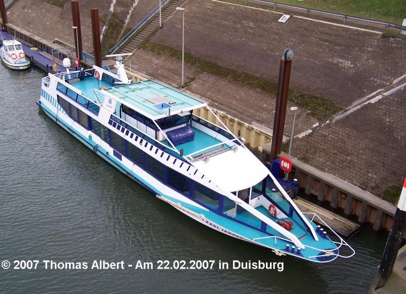 Name:  KARL JARRES  / Baujahr: 1992 / Bauwerft: Schiffswerft Schmidt in Remagen-Oberwinter (Deutschland) / Flagge: Deutschland / L�nge: 33,85 m / Breite: 5,20 m / Tiefgang: 1,15 m / 70 Passagiere / Antrieb: 2 x 326 PS (240 kW) auf zwei Schottel-Ruder-Propeller (SRP) / Eigner ~ Betreiber: Duisburger Hafen AG / Heimathafen: Duisburg / Fahrtgebiet: Rhein und Ruhr / Schiffs- oder Registriernummer: ? / Bemerkung: Dieses Schiff wird nicht nur als Fahrgastschiff, sondern auch als Bereisungs- und Konferenzschiff der Duisburger Hafengruppe eingesetzt.