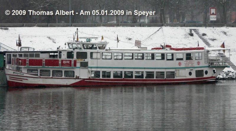Name:  PF�LZERLAND  (ab 1962 , ex ?) / Baujahr: 1932 / Bauwerft: ? in Druten (Niederlande) / Flagge: Deutschland / L�nge: 29,72 m (vorher 22,20 m) / Breite: 4,82 m (auch 4,88 m) / Tiefgang: 0,96 m / 200 Passagiere (ex 250 Passagiere) / Antrieb: 6-Zylinder Diesel mit 260 PS (ex 225 PS ?) / Eigner ~ Betreiber: Personenschifffahrt Werner Streib (ex Johann Demmerle ~ Speyerer Personenschiffahrt bis 1983) / Heimathafen: Speyer / Fahrtgebiet: Rhein / Schiffs- oder Registriernummer: 4603690 / Bemerkung: In Eigenbau von Johann Demmerle in Speyer wurde das Schiff 1961 umgebaut. Weiterer Umbau 1991.