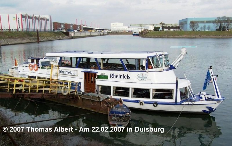 Name:  RHEINFELS  , ex  ANJA  (1) - 1998 , ex  JOCOMINAPLAAT  - 1994 / Baujahr: 1965 / Bauwerft: Schiffswerft Schmidt in Remagen-Oberwinter (Deutschland) / Flagge: Deutschland (Niederlande bis 1994) / L�nge: 25,65 m / Breite: 5,18 m / Tiefgang: 1,15 m / 175 Passagiere / Antrieb: 213 PS / Eigner ~ Betreiber: Ruhrorter Personenschiffahrt (Walter Moser) , ex Atlas Schiffahrt (Rolf Karmineke) in Duisburg-Ruhrort bis 2008 , ex Weisbarth Fahrgastschiff GmbH in Wesseling bis 1998, ex Biesbosch Tours (Fam. Pollak) bis 1994 / Heimathafen: Duisburg / Fahrtgebiet: Rhein und Ruhr / Schiffs- oder Registriernummer: 4032810 / Bemerkung: Das Schiff wurde mehrmals umgebaut. Unter anderen 1986 neuer Motor und 1998 Reparatur nach Havarie. Zum 20.Dezember 2008 ist das Schiff an die Ruhrorter Personenschiffahrt verkauft worden.