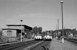 KEG VT 2.16 als RB nach Artern kreuzt am 26.05.1997 im Bahnhof Vitzenburg mit dem KEG VT 2.13 als RB nach Naumburg (S) Hbf. (Foto: Dieter Riehemann)
