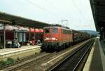 Am 28.05.2003 war die DB 140 802-0 in Naumburg (S) Hbf mit einem G�terzug Richtung Bad K�sen unterwegs. (Foto: Thomas Bade)