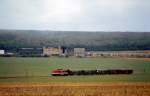 Am 01.10.1989 zog eine Lok der BR 112 vom Bw Sangerhausen einen Personenzug von Naumburg Hbf nach Artern durch das Kaliabbaugebiet im Unstruttal bei Ro�leben.