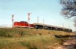 Am 27.04.1982 fotografierte Klaus Pollm�cher die DR 110 723-4 mit dem P 3573 aus Leuna S�d, bei der Einfahrt in den Zielbahnhof Laucha.