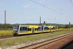 Burgenlandbahn 672 909 + 672 903 als RB 26878 von Naumburg Ost nach Wangen, am 26.08.2017 bei der Ausfahrt in Naumburg Hbf.