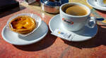 Unser Fr�hst�ck in Travem�nde einfach nur lecker und ein Genuss. Nach der Suche nach einem Kaffee landeten wir letztendlich wieder bei der Gelateria Venezia in der Vorderreihe in Travem�nde. Hier gab es am 22. April 2026 f�r jeden ein Cafe Crema und  ...