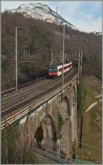 Der Walliser Domino, sonst im Regionalzugseinsatz, hat auf der Simplonstrecke die  Ehre  einen IR zu fahren, hier erreicht der IR 3315 Preglia.