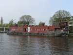 Ein fremdes Schiff fotografiert in Leiden, Niederlande am 13-04-2009.
Siehe auch hier fr mehr Info:

http://www.vlotburg.nl/de/

Auf Deutsch sogar