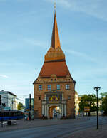 Das Steintor in der Hansestadt Rostock am 14.05.2022.

Das Steintor in seiner heutigen Form ist ein 1574 bis 1577 im Renaissance-Baustil errichtetes Tor im Süden der historischen Rostocker Stadtbefestigung. Es ersetzte das 1566 geschleifte  ...