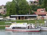 Name:  LYRA  , ex  IRENE  - 2007 , ex  HOCHRHEINPIONIER KUNZ  - 1997 , ex  MONTROAL  - 1979 / Baujahr: 1963 / Bauwerft: ? in ?(Niederlande)  / Flagge: Deutschland / L�nge: 18,60 m / Breite: 4,20 m / Tiefgang: 1,20 m / 100 Passagiere / Antrieb: 2 x 100 PS / Eigner ~ Betreiber: Wolfgang Bonfert in Osnabr�ck , ex Personenschiffahrt Manfred Kunze in Sasbach (1998 bis 2007) , ex ? / Heimathafen: Osnabr�ck , ex Sasbach bis 2007 , ex unbekannter Ort am Hochrhein bis 1997 , ex unbekannter Ort an der Mosel bis 1979 , ex Karlsruhe bis 1970 / Fahrtgebiet: Stichkanal nach Osnabr�ck und Mittellandkanal , ex Rhein und Canal de Colmar bis 2006 , ex Mosel bis 1979 , ex Rhein bis 1970 / Schiffs- oder Registriernummer: ? / Bemerkung: Von der Bauart entspricht es den Grachtenbooten wie sie in Amsterdam eingesetzt werden. Zumindest bis auf das h�her gesetzte Steuerhaus und das nachtr�glich aufgebaute Oberdeck.