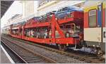 Ungewöhnliches in Lausanne: ein  Auto im Reisezug  Test-Komposition? Oder ist der zu testende Laaeffrs 560.4 (25 80 4382 302-4Ten D-ATG)  nur  ein gewöhnlicher Autotransport Wagen.