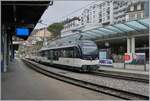 Frisch geputzt steht in Montreux der Montreux der MOB Alpina Be 4/4 9204 mit seinem Zug am Bahnsteig.