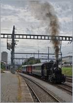 Die ST E 3/3 N� 5 hat im G�terbahnhofareal seinen Zug umfahren und wartet nun auf die Fahrt an den Bahnstieg in Sursee.