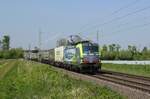 Auf der linken Rheinstrecke fährt die 475 419 der BLS am 28.04.2022 bei Bornheim in Richtung Süden