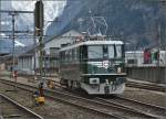 Hochglanzpolierte Ae 6/6 11407 Aargau rangiert in Erstfeld.