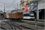 50 Jahre Blonay Chamby - MEGA BERNINA FESTIVAL -  Bündner Tag im Saaneland : Pünkltich, verlässt die Bernina Bahn Ge 4/4 81 mit ihrem Extrazug Montreux Richtung Gstaad.