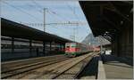 Eine SBB Re 4/4 II erreicht mit ihrem REX von St-Gallen nach Chur den Bahnhof von Landquart. 

1. Dez. 2011