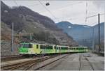 Der A-L BDeh 4/4 312 erreicht Wintersportbedingt mit zwei statt einme Bt die Spitzkehre Aigle Dépôt A-L, wo, nach dem Fahrtrichtungswechsel auch ein.