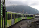 BDeh 4/4 313 bringt den Zug mit Bt 351 und Bt 362 nach Aigle. Beide Wagen wurden 1988 von der SIG geliefert. Im Depot Aigle wird Kopf gemacht. Lange Z�ge m�ssen bis ins Depot reinfahren, anschlie�end geht es auf die Strasse bis zum Bahnhof, nat�rlich am Schloss vorbei. Aigle, Janaur 2026.