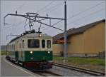 Der BAM BCFe 4/4 N° 2 wartet in Apples als Regelzug 10 auf die Abfahrt nach L'Isle Mont la Ville.