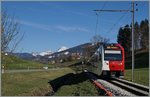 Zwischen Ch�tel St-Denis und Remaufens f�hrt dieser SURF (S�rie Unifi�e Romande pour R�seau Ferr� m�trique) als TPF S 51 Richtung Pal�zieux.