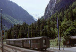 SBB-Brünigwagen auf der BOB: Der Mitteleinstiegwagen B851 und die Einheitswagen B 751, 741 und 754 in Zweilütschinen.
