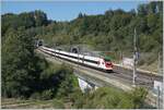 Ein ICN von Romanshorn nach Genève-Aéroport verlässt bei Wanzwil die NBS (Olten) Rothrist - Mattstetten (Bern) und fährt unmittelbar drauf in den 436 Meter langen Wolfacker