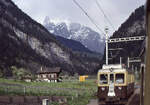 Die Triebwagen der Berner Oberland Bahn BOB ABeh4/4 I 304-310: Triebwagen 309, der 1979 nachgeliefert wurde, gelangte 1999 an die Bayerische Zugpitzbahn. Bei seiner ersten Instruktionsfahrt dort 2000 wurde er bei einer Kollision schwer besch�digt. Aufnahme in Burglauenen, 15.Mai 1983.  