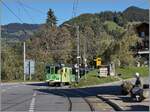 Auf dem Abschnitt von Villars sur Ollon bis Gryon verläuft das Trasse der BVB auf oder unmittelbar neben der Strasse, wie hier in La Barboleuse, wo gleich der ganze Bahnhof auf der Strasse liegt.