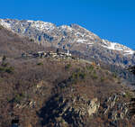 Blick von Tirano hoch zum Schmugglerdorf Roncaiola unweit der Schweizer Grenze, am 19 Februar 2017.