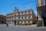 Palazzo dell'Università in Catania am 17.07.2022.

Das Gebäude der Universität von Catania befindet sich auf dem gleichnamigen Platz entlang der Via Etnea. Sie ist Sitz des Rektorats der Bürgeruniversität.