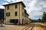 Der schmucke kleine SSIF Bahnhof Santa Maria Maggiore (Stazione SSIF di Santa Maria Maggiore) am 15.09.2017. Hier auf der italienischen Seite ist es die Ferrovia Vigezzina, auf der schweizerischen Seite ist es die Centovallibahn.