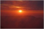Wolken und Nebel sorgen für eine besondere Sonnenuntergangsstimmung in den Bergen  (07.07.2016)