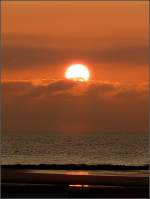 sonnenauf-untergange/6726/sonnenuntergang-am-120908-am-strand-von Sonnenuntergang am 12.09.08 am Strand von Blankenberge. (Jeanny)