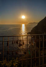 Bald geht die Sonne unter....
Riomaggiore (Cinque Terre) am 21.07.2022 (20:02Uhr), hier oben wollen wir den Sonnenuntergang beobachten.