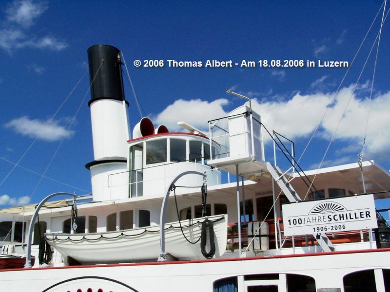 Weitere Fotos:  SCHILLER  (1906) - Kamin, Steuerhaus, Rettungsboot und Schild zum Hundertj�hrigen Jubil�um.