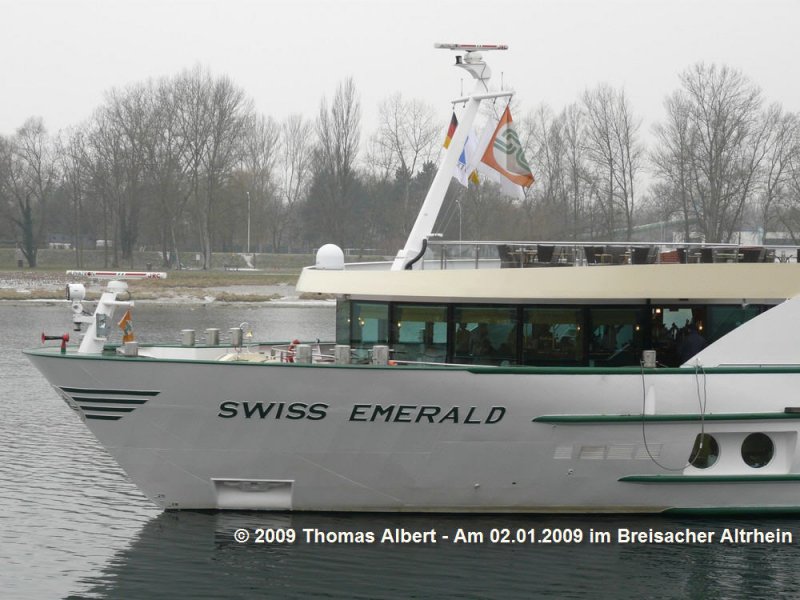 Weitere Fotos:  SWISS EMERALD  (2006) - Bugansicht von Backbord