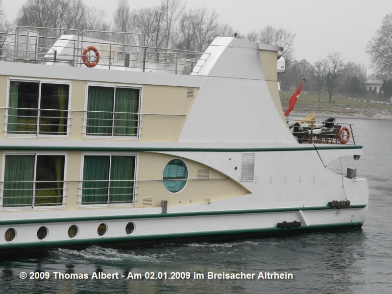 Weitere Fotos:  SWISS EMERALD  (2006) - Heckansicht, Backbordseite seitlich
